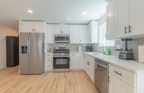 Lower Vailsburg Apartamento | Comfortable 3BR/2BA Home , 2 Units in One+ Great for Family Trips +Free Parking