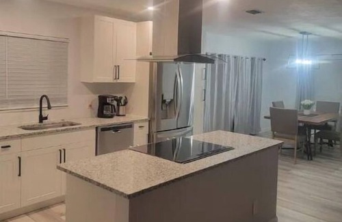 Terrace Park Casa | Comfortable 4 bedroom house with pool