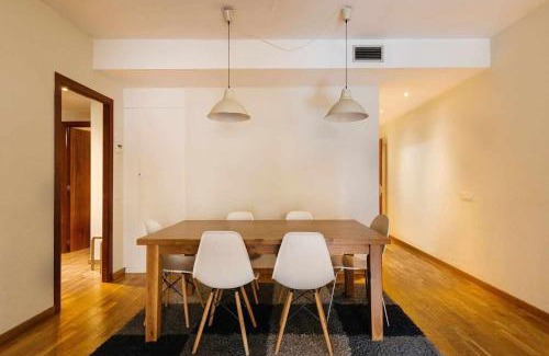 el Fort Pienc Apartamento | Comfortable 4 rooms 2Bath w balcony