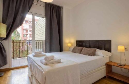 el Fort Pienc Apartamento | Comfortable 4 rooms 2Bath w balcony