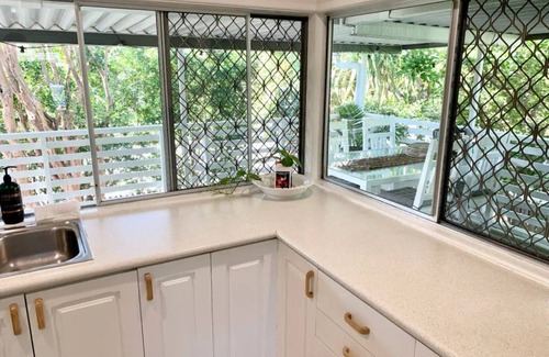 Sunshine Coast Casa | Comfortable 5 bed Boho Beachhouse -200m beach/lake