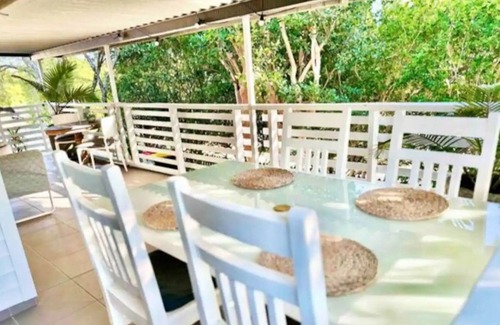 Sunshine Coast Casa | Comfortable 5 bed Boho Beachhouse -200m beach/lake