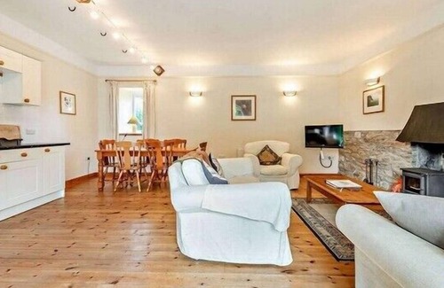 Pencader Apartamento | Comfortable Airy 5-Bed Apartment in Llandysul