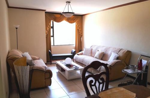 Zona 10 Apartamento | Comfortable Apartment with Free Parking