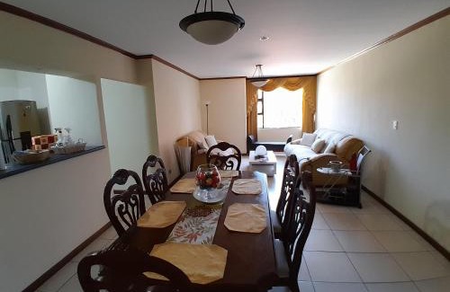 Zona 10 Apartamento | Comfortable Apartment with Free Parking