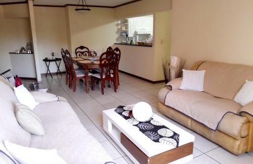 Zona 10 Apartamento | Comfortable Apartment with Free Parking