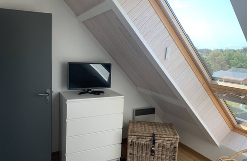 Penestin Villa | Comfortable, contemporary accommodation 100 metres from the beach ( gold mine )