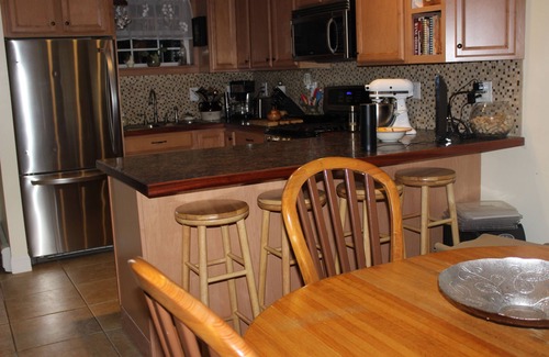 Willard Casa | Cómoda casa de estilo cabaña. Familia amigable. Duerme seis. Propietario en el local