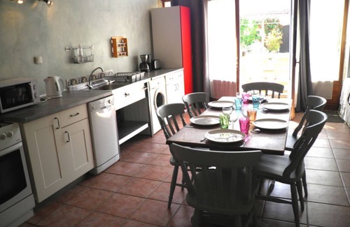 Haimps Cabaña | Cómoda casa de campo para 6 personas con piscina en una exuberante vegetación