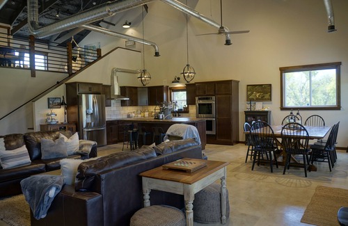 Butler County Cabina | Comfortable country retreat in Butler County, Kansas
