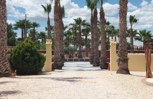 Orihuela Casa | Cómoda habitación doble en el campo con piscina y bañera de hidromasaje.