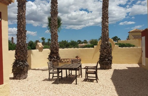 Orihuela Casa | Cómoda habitación doble en el campo con piscina y bañera de hidromasaje.