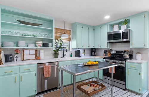 South Pensacola Casa | Comfortable Downtown Pensacola Stay Pet Friendly Yard Fire Pit Game Room