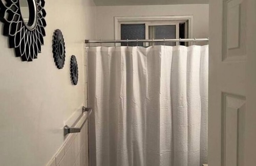 Rialto Casa | Comfortable getaway 3 bedroom with free Wi-Fi.