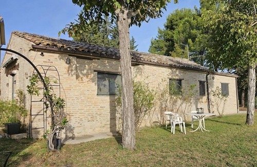 Falerone Casa | Comfortable Guesthouse in Scenic Italian Countryside