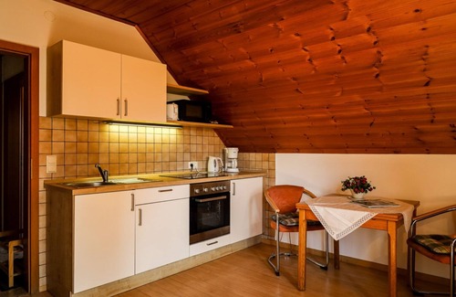 Muenchberg Apartamento | Alquiler-Confortable-Baño privado-Vista al campo-Fewo mit Balkon