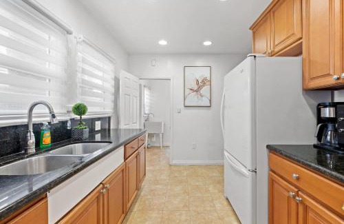 Alhambra Apartamento | Comfortable Home Near LA with Full Kitchen & Laundry