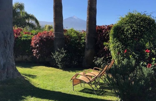 La Victoria de Acentejo Casa | Cómoda casa de vacaciones con un hermoso jardín y piscina directamente en el Atlántico