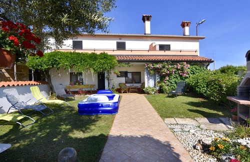 Radini Casa | Comfortable house with patio and garden near Umag