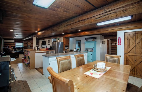 Beach Cabina | Cozy Lodge near Theodore Roosevelt National Park and Medora, ND Sleeps 6 to 8