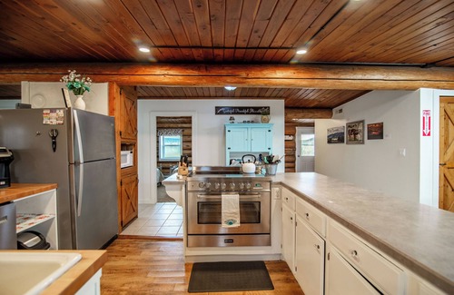 Beach Cabina | Cozy Lodge near Theodore Roosevelt National Park and Medora, ND Sleeps 6 to 8