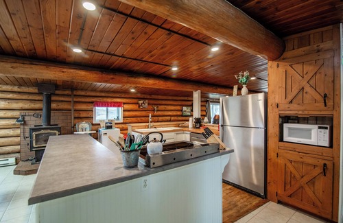 Beach Cabina | Cozy Lodge near Theodore Roosevelt National Park and Medora, ND Sleeps 6 to 8