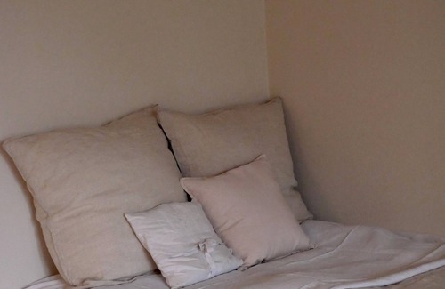 Traar Otro | Comfortable living on a farm surrounded by greenery and art