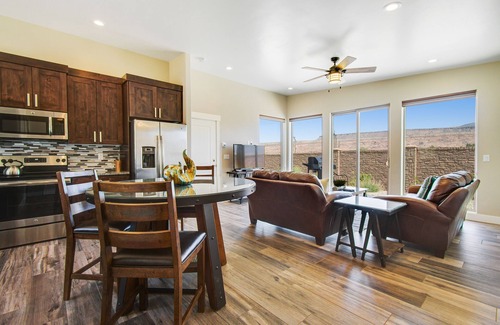 Moab South Valley Casa | Cómodo condominio Moab con patio y vistas, cerca de Arches y el centro