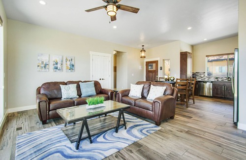 Moab South Valley Casa | Cómodo condominio Moab con patio y vistas, cerca de Arches y el centro