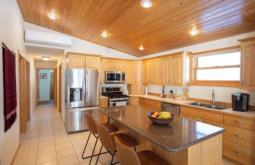Deer River Cabina | Comfortable, modern, family-friendly cabin on 320-acre lake with many amenities