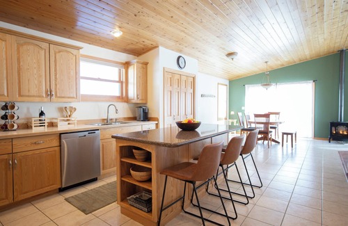 Deer River Cabina | Comfortable, modern, family-friendly cabin on 320-acre lake with many amenities