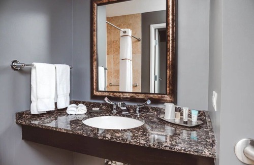 Zion Hotel | Comfortable, Pet-Friendly Stay w/ Firepits, Gym & Garden Pergolas l Four Rooms