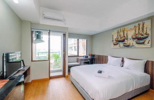 Duren Sawit Apartamento | Comfortable Pool View Studio Room at Gateway Park LRT City Jatibening Apartment By Travelio