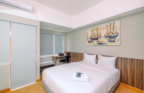 Duren Sawit Apartamento | Comfortable Pool View Studio Room at Gateway Park LRT City Jatibening Apartment By Travelio