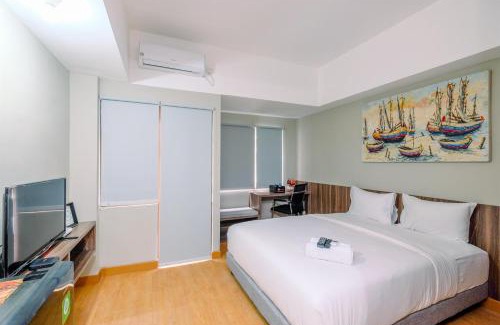 Duren Sawit Apartamento | Comfortable Pool View Studio Room at Gateway Park LRT City Jatibening Apartment By Travelio