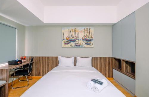 Duren Sawit Apartamento | Comfortable Pool View Studio Room at Gateway Park LRT City Jatibening Apartment By Travelio