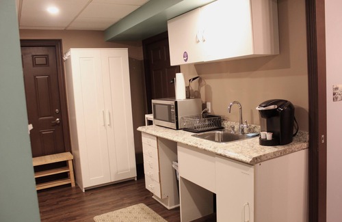 Wildwood Condominio | Comfortable private unit with hot tub and free parking