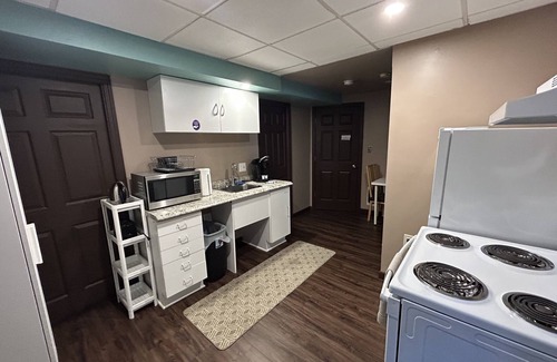 Wildwood Condominio | Comfortable private unit with hot tub and free parking