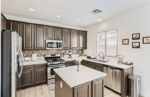 Midway Casa | Comfortable renovated home in Great Location - 3/2