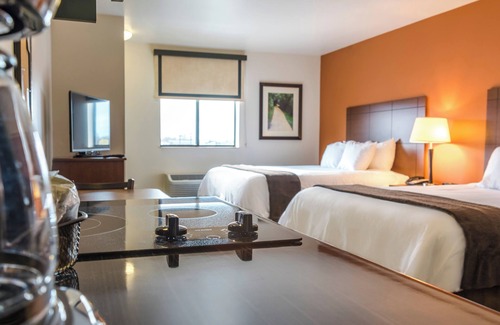 North Las Vegas Hotel | Comfortable Room with Full Kitchen and Parking!