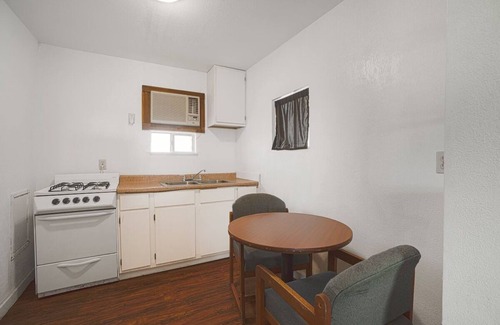 North Beach Hotel | Comfortable Room by USS Lexington – Beach & Parking Included