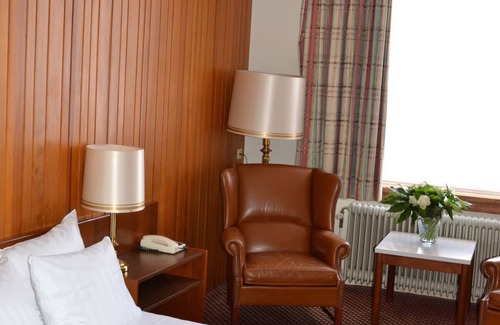 Brielle Hotel | Comfortable Stay with Breakfast and Parking Near Brielle’s Old Town!