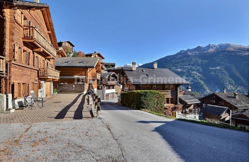 Grimentz Apartamento | Comfortable studio for 2 people, living room with 2 beds, kitchen area with dishwasher, shower-WC, s