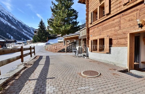 Grimentz Apartamento | Comfortable studio for 2 people, living room with 2 beds, kitchen area with dishwasher, shower-WC, s