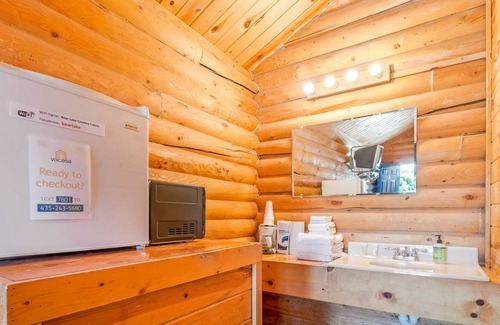 St. Charles Cabina | Cómoda cabina con un gran porche delantero y cocina bien equipada.