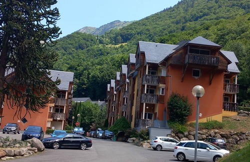 Cauterets Apartamento | Comfortable T2 with balcony in residence with swimming pool