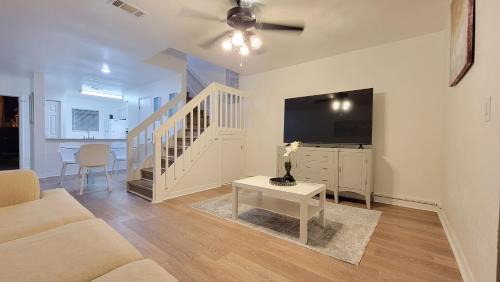 Gainesville Apartamento | Comfortable Townhome 2BR 1-5BA - Near UF & Shopping Dining