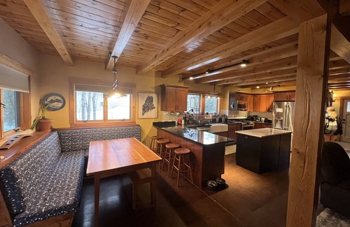 Carrabassett Valley Casa | Comfortable mountainside living w/ large outdoor patio, super close to golfing