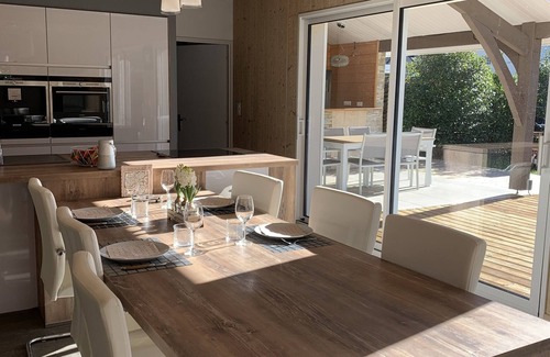 Saint-Mamet Casa | Comfortable villa, air conditioning, 3 bedrooms, 3 bathrooms, garden