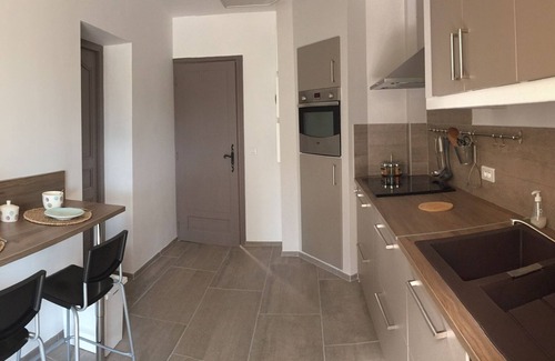 Lauris Villa | Villa confortable en una zona tranquila, cerca del pueblo, tiendas y restaurantes.